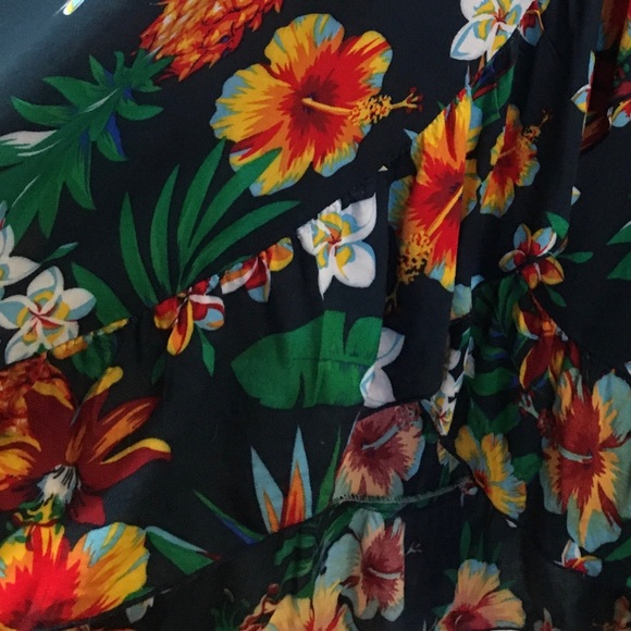 Floral wrap dress for those spring and summer days - Picture 6 of 7